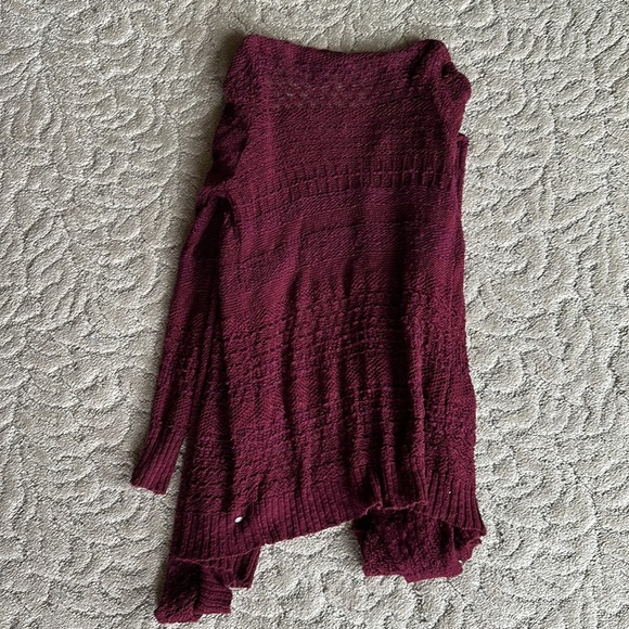 American Eagle Cardigan Size Large Women’s burgundy color - Picture 2 of 2
